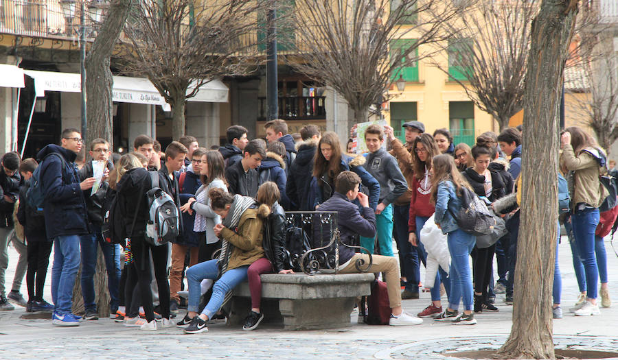 Fotos: Los turistas llenan Segovia en Semana Santa