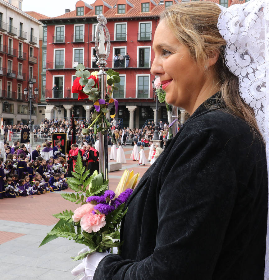 Con la homolía que ha oficiado el arzobispo de Valladolid, Ricardo Blázquez en la catedral y la procesión del Encuantro se pone punto y final a la Pasión vallisoletana, que este año se ha visto marcada por la suspensión de la Procesión General del Viernes Santo. 