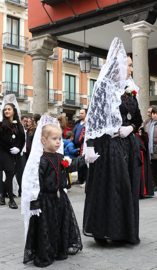 Con la homolía que ha oficiado el arzobispo de Valladolid, Ricardo Blázquez en la catedral y la procesión del Encuantro se pone punto y final a la Pasión vallisoletana, que este año se ha visto marcada por la suspensión de la Procesión General del Viernes Santo. 