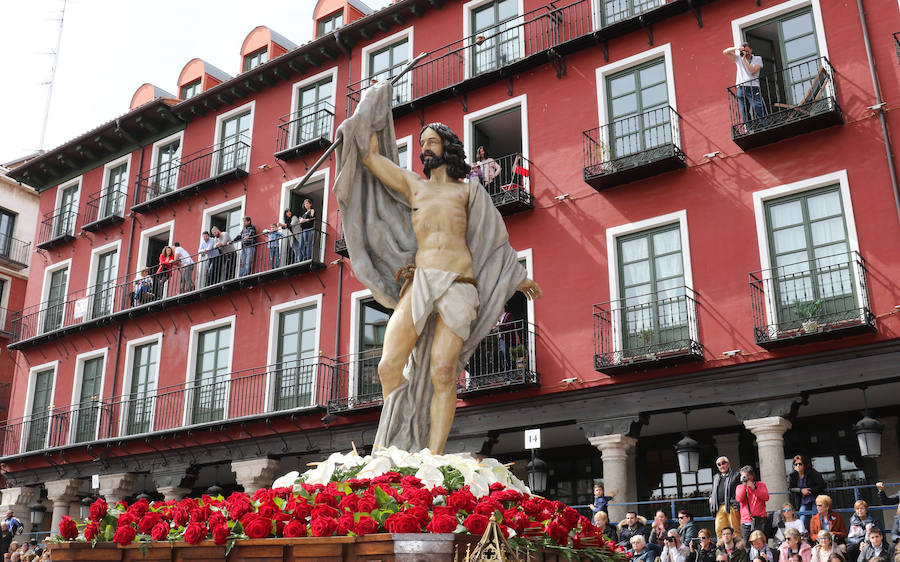 Con la homolía que ha oficiado el arzobispo de Valladolid, Ricardo Blázquez en la catedral y la procesión del Encuantro se pone punto y final a la Pasión vallisoletana, que este año se ha visto marcada por la suspensión de la Procesión General del Viernes Santo. 