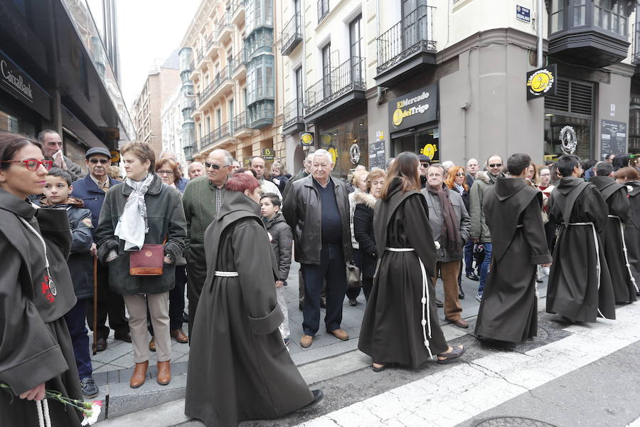 Fotos: Si has estado en la procesión del Encuentro del Domingo Resurrección, búsquese entre el público