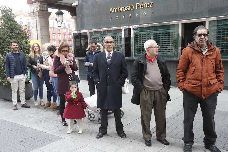 Fotos: Si has estado en la procesión del Encuentro del Domingo Resurrección, búsquese entre el público