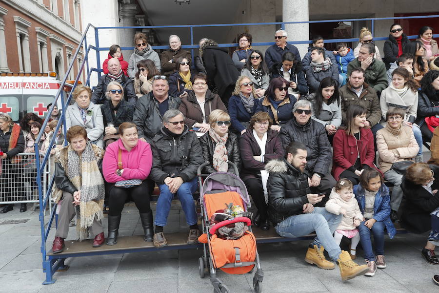 Fotos: Si has estado en la procesión del Encuentro del Domingo Resurrección, búsquese entre el público