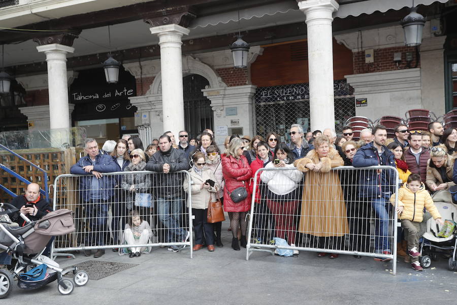 Fotos: Si has estado en la procesión del Encuentro del Domingo Resurrección, búsquese entre el público