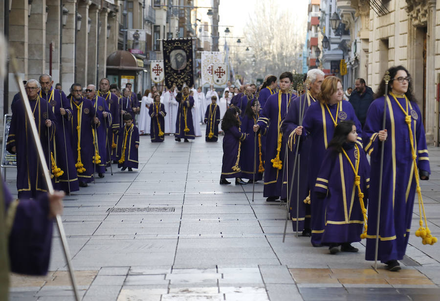 Fotos: El Rompimiento del Velo despide la Semana Santa de Palencia