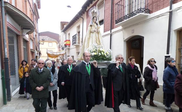 La Virgen y el Santísimo marchan hacia San Andrés. 