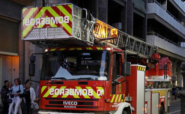 Camión de bomberos en la Calle Mayor. 