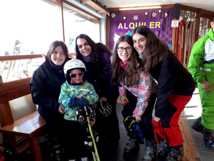 Fotos: Los jóvenes de Hornillos de Cerrato en la nieve