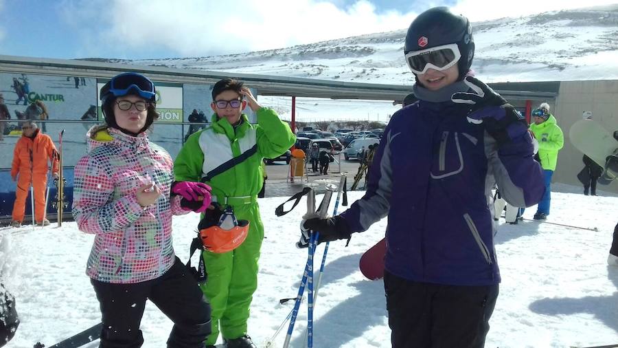 Fotos: Los jóvenes de Hornillos de Cerrato en la nieve