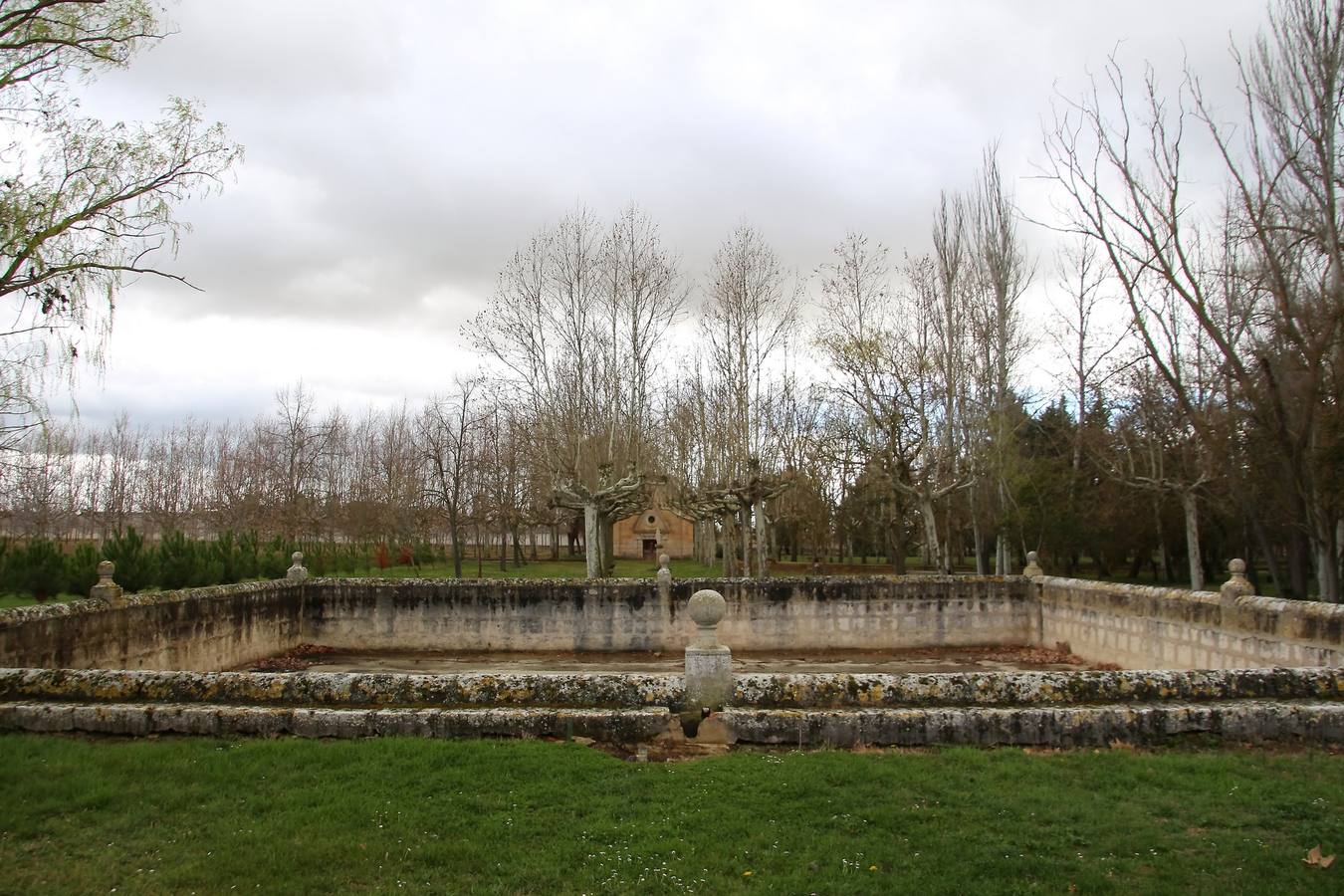 Un complejo sistema de tuberías, registros y arquetas a imitación del viaje de agua de Argales en Valladolid