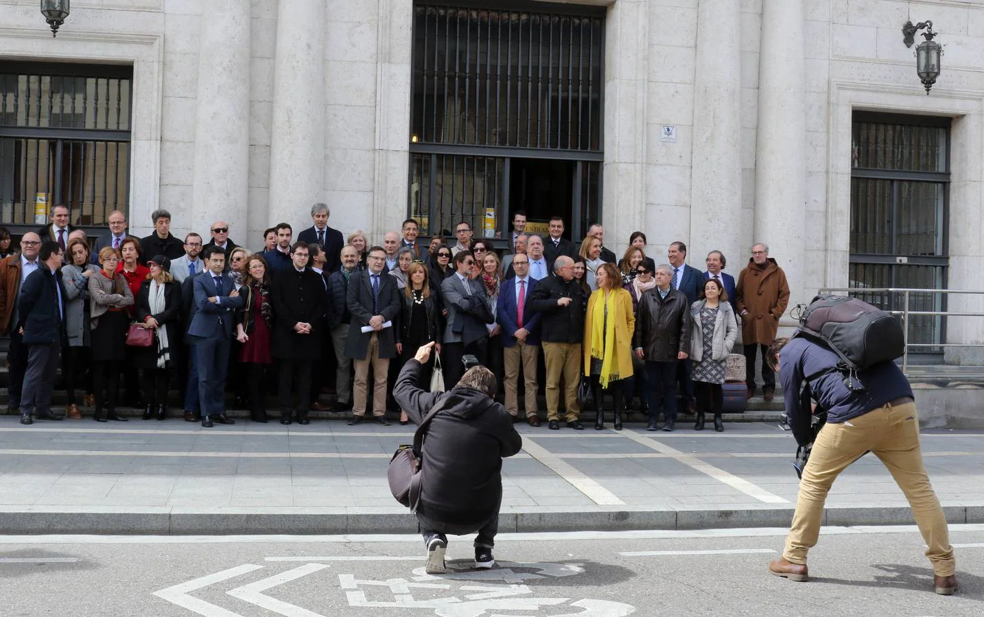 Fotos: Concentración de jueces y fiscales a las puertas de la Audiencia Provincial de Valladolid