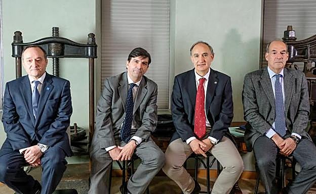 Daniel Miguel, Agustín García Matilla, Antonio Largo y Ángel Marina, en la Hemeroteca de El Norte de Castilla. 