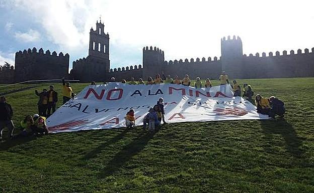 Plataforma No a la Mina en la Sierra de Ávila en una de sus concentraciones.