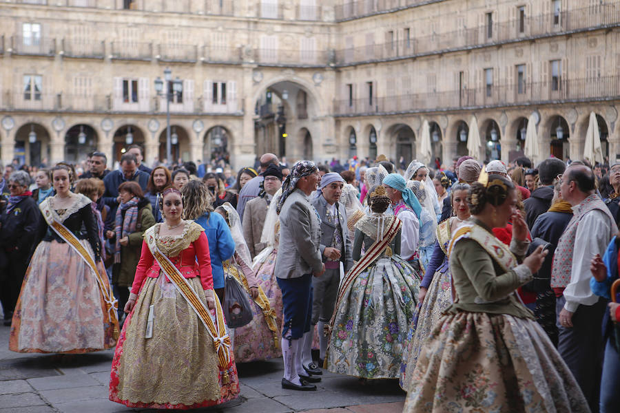 Más de 2.000 valencianos han cruzado media España para acercar a Salamanca sus fiestas más internacionales.