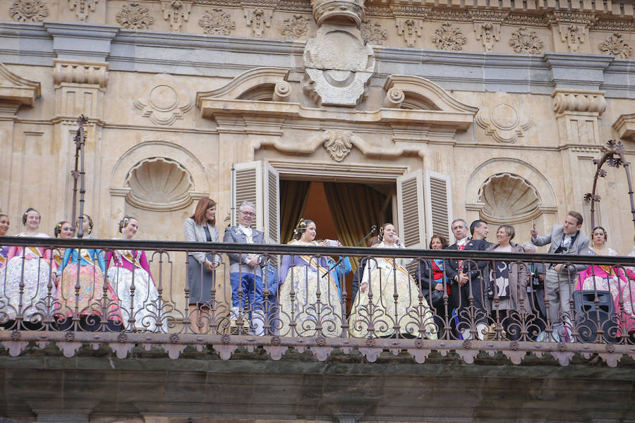 Más de 2.000 valencianos han cruzado media España para acercar a Salamanca sus fiestas más internacionales.