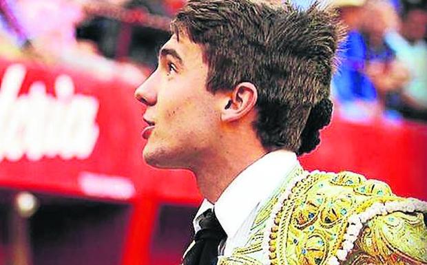 Pablo Atienza brinda un toro.