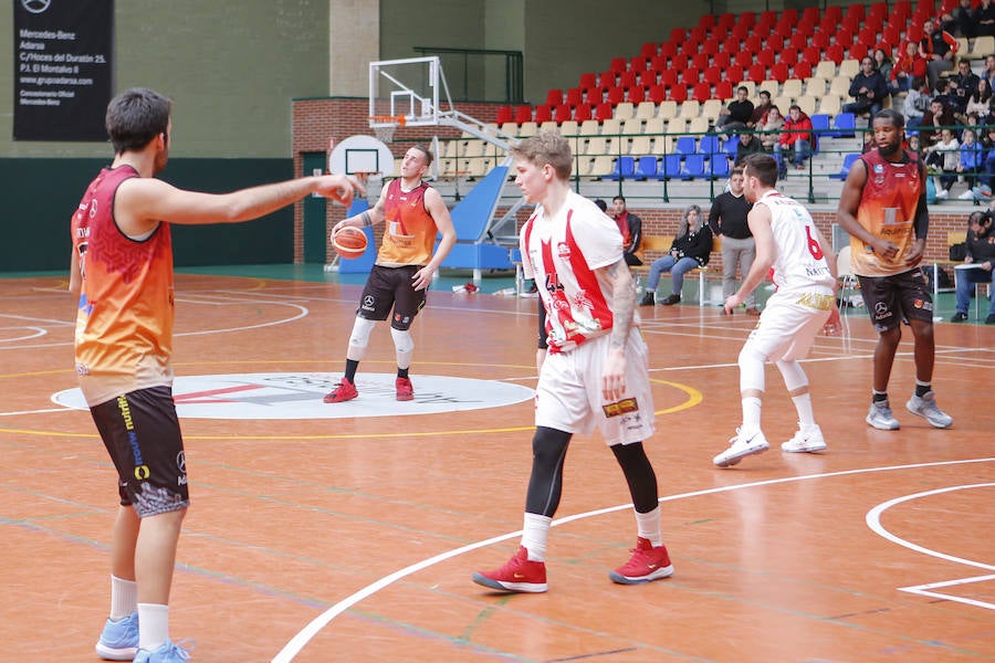 Adiós por todo lo alto a la racha de dos derrotas consecutivas del Aquimisa Carbajosa fuera de casa regresando a su pista para medirse al segundo clasificado, el Gijón Basket, y logrando una victoria de prestigio con apenas siete jugadores en su plantel por 85-68