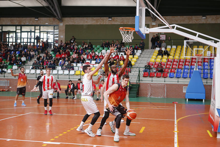 Adiós por todo lo alto a la racha de dos derrotas consecutivas del Aquimisa Carbajosa fuera de casa regresando a su pista para medirse al segundo clasificado, el Gijón Basket, y logrando una victoria de prestigio con apenas siete jugadores en su plantel por 85-68