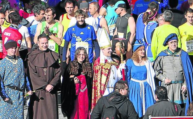Figurantes y actores del Sinodal, en la última media maratón. 