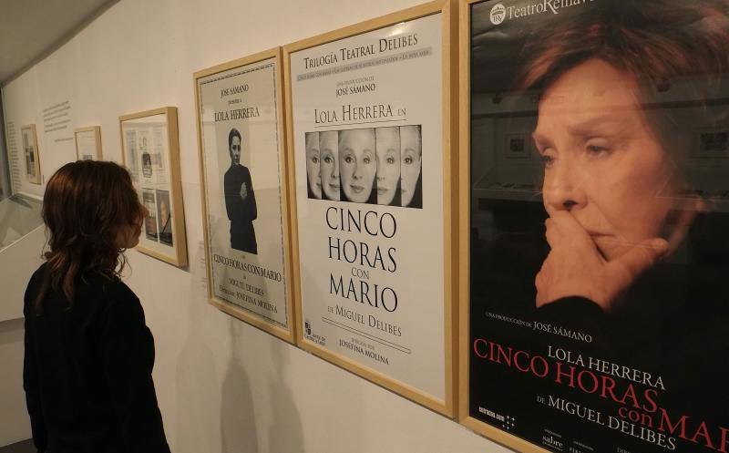 Carteles de distintas representaciones de la obra a cargo de Lola Herrera. 