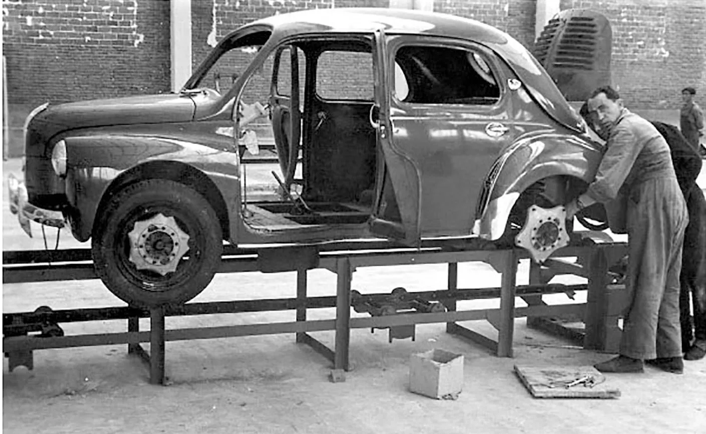 El Renault 4CV.