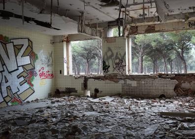 Imagen secundaria 1 - Fachada principal del antiguo sanatorio entre Viana y Boecillo, y detalles de las instalaciones en el interior.