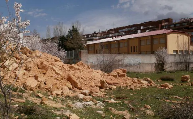 Preocupación por la caída de rocas cerca del colegio Carlos de Lecea