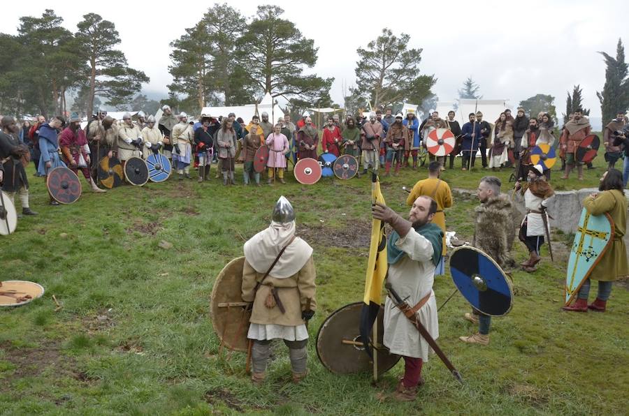 Fotos: Escenificación de una batalla entre tropas hispanas y vikingas