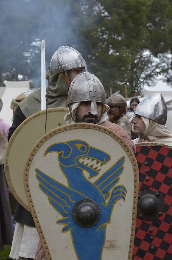 Fotos: Escenificación de una batalla entre tropas hispanas y vikingas