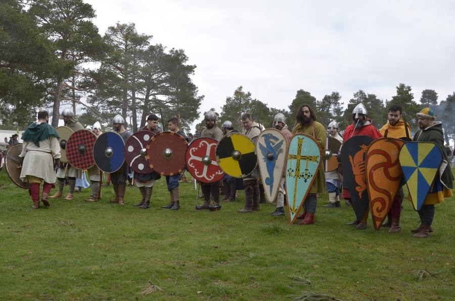 Fotos: Escenificación de una batalla entre tropas hispanas y vikingas