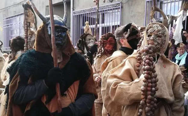 Las mascaradas de la provincia de Ávila de reúnen en Navalosa. 