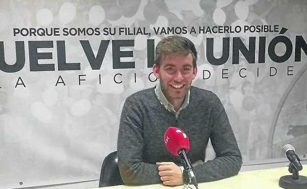 Pablo Cortés, sonriente, en la sala de prensa del Helmántico.