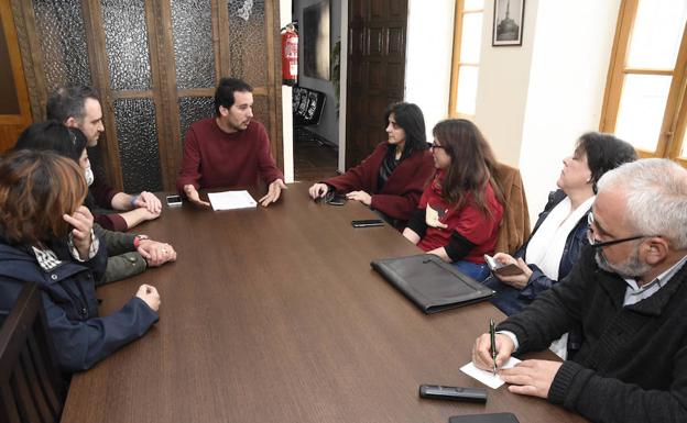 Participantes en la reunión en la que se dio a conocer el borrador de subvenciones.