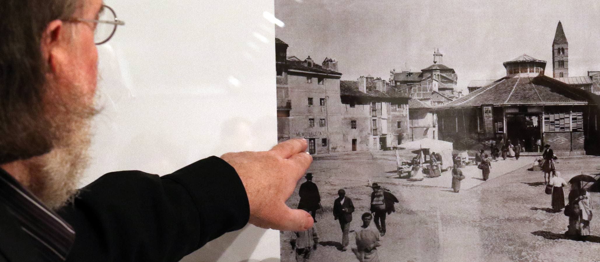 Una exposición que refleja la transformación de espacios emblemáticos de la ciudad a través del material gráfico del Archivo Municipal de Valladolid, de la Fundación Joaquín Díaz y fotografías de Jean Laurent, Bernardo Maeso, Luis del Hoyo, Patricio Cacho y Marcelino Muñoz