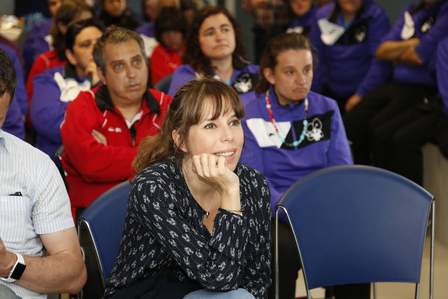 Fotos: Visita de la actriz Athenea Mata a la fundación San Cebrian