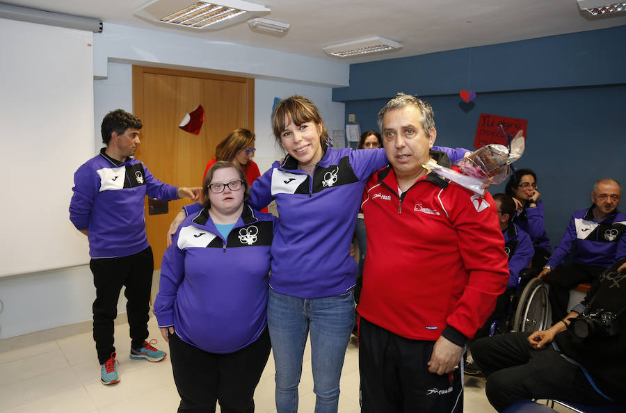 Fotos: Visita de la actriz Athenea Mata a la fundación San Cebrian