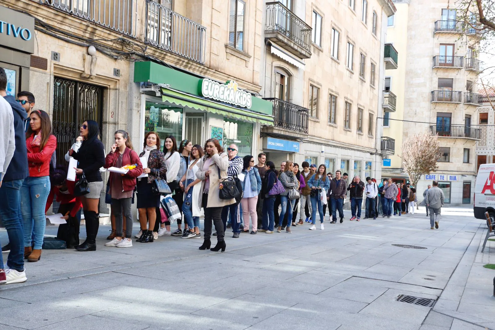 La productora requiere entre 500 y 800 figurantes | Buscan a hombres y mujeres de entre 16 y 85 años para participar como extras