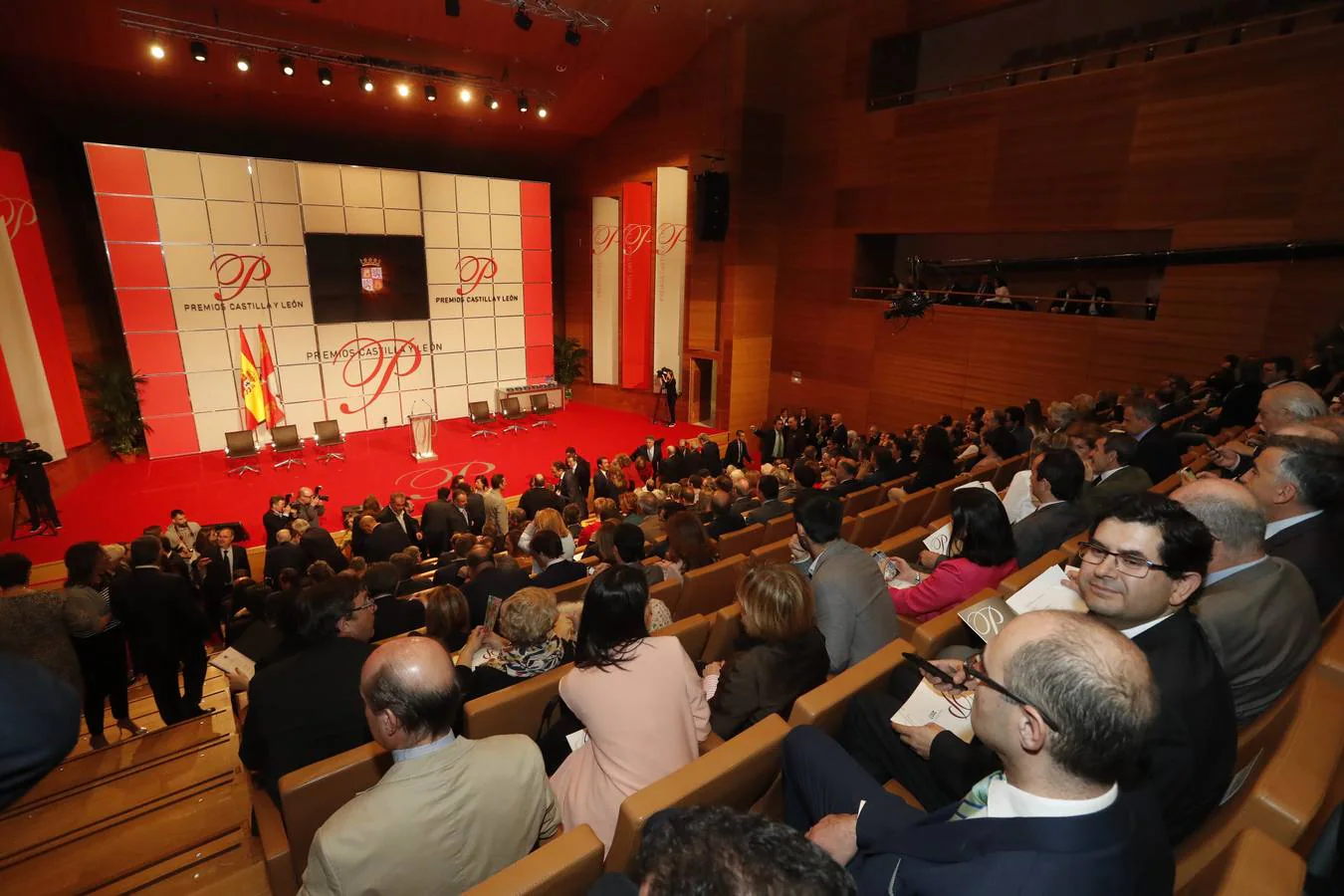 Fotos: Invitados a la entrega de los Premios Castilla y León 2017