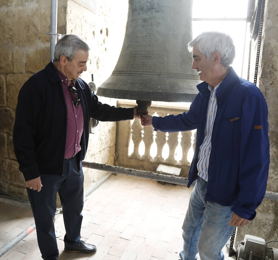 Fotos: Repique de campanas en la catedral de Palencia