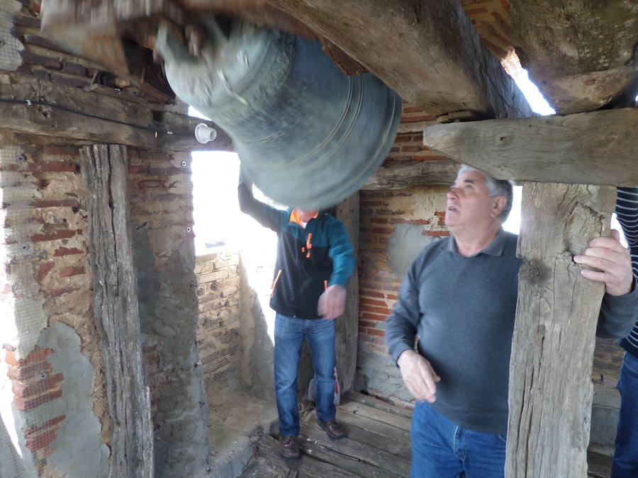 Fotos: Suenan las campanas en Villota del Páramo