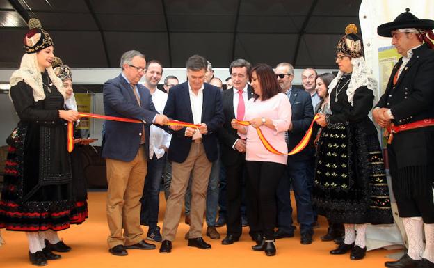 El presidente de la Diputación inaugura la Feria de Cuéllar, este sábado. 