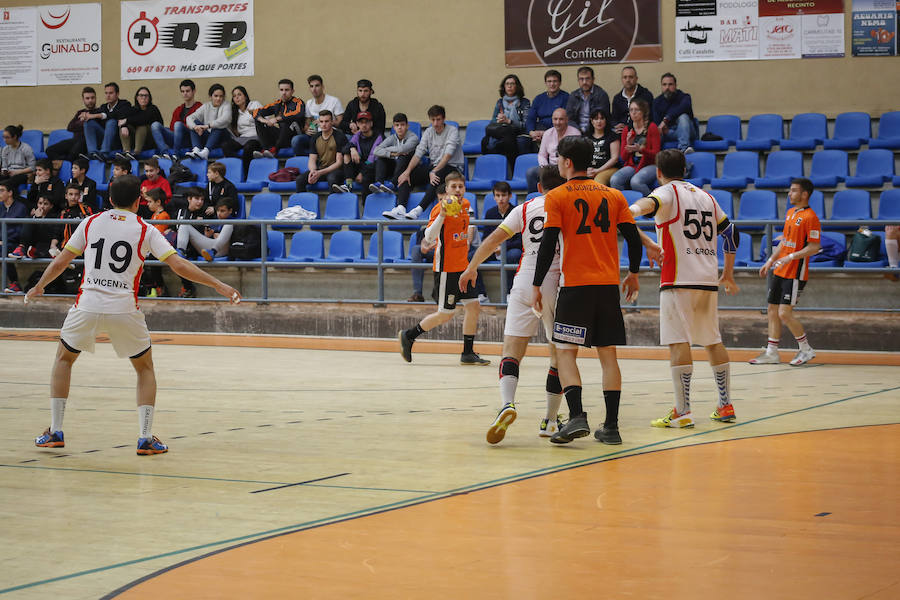 El Ecubús BM Ciudad de Salamanca encajó su segunda derrota seguida, tercera en los cuatro últimos encuentros, al perder con el BM Arroyo en el Río Tormes por un marcador de 23-28