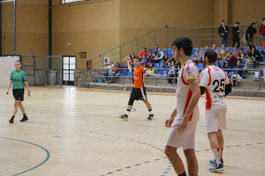 El Ecubús BM Ciudad de Salamanca encajó su segunda derrota seguida, tercera en los cuatro últimos encuentros, al perder con el BM Arroyo en el Río Tormes por un marcador de 23-28