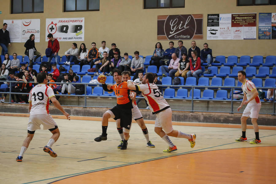 El Ecubús BM Ciudad de Salamanca encajó su segunda derrota seguida, tercera en los cuatro últimos encuentros, al perder con el BM Arroyo en el Río Tormes por un marcador de 23-28