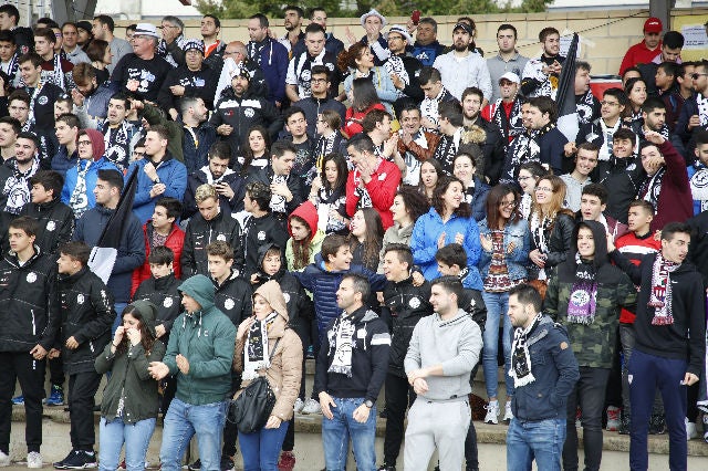 Unionistas CF y el CF Salmantino UDS se miden esta mañana en Las Pistas a partir de las 12 horas en el encuentro de la 35ª jornada del Grupo VIII de la Tercera División