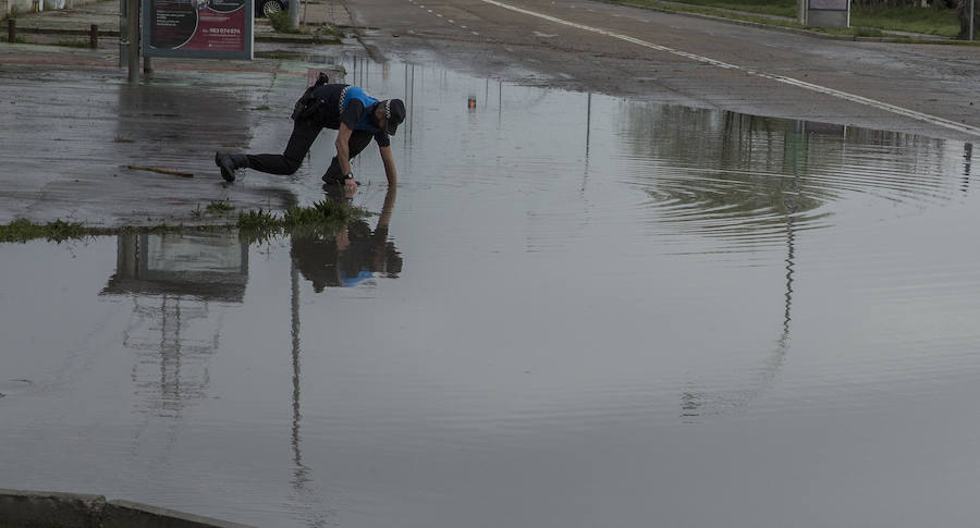 Las intervenciones del cuerpo de bomberos de Valladolid se han visto incrementadas de forma repentina en la tarde de este domingo a causa de la tormenta. 