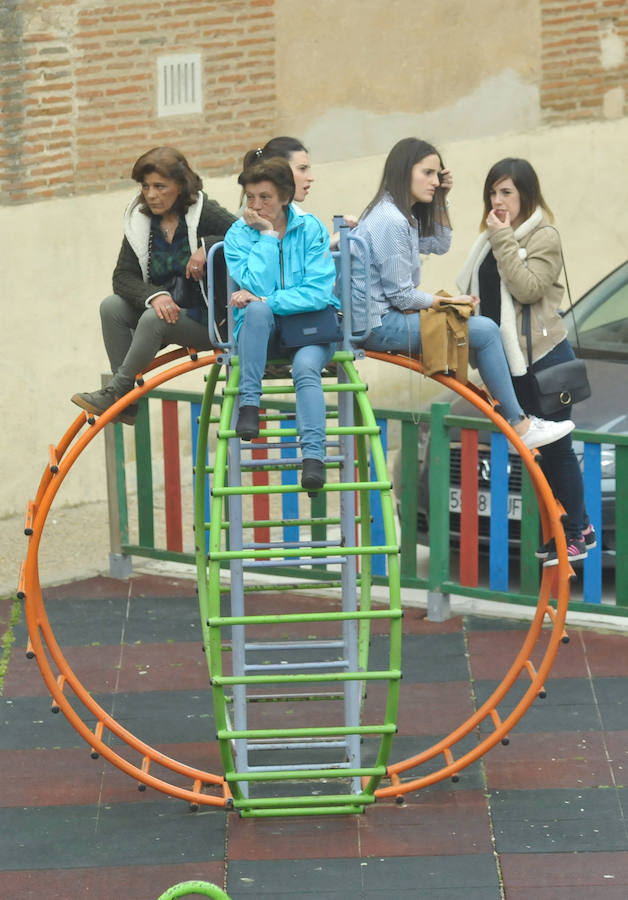 Tres mujeres resultaron este sábado heridas en La Seca durante el Toro del Sarmiento, que se programa con motivo de la Fiesta del Verdejo, una cita que se ha convertido en un éxito de participación y de asistentes en el municipio. 