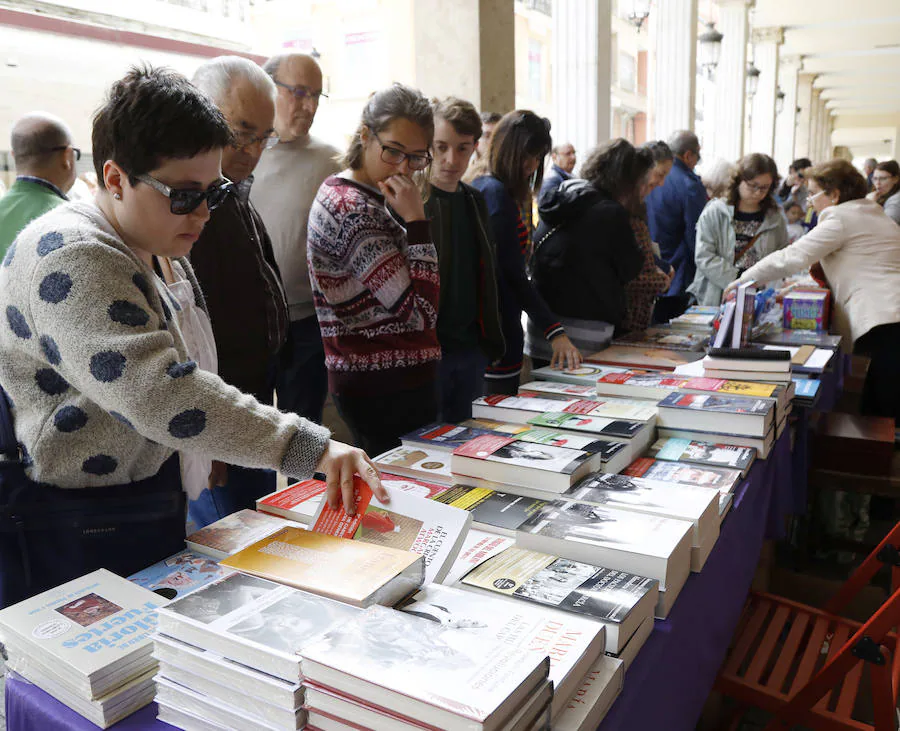 Fotos: Día del Libro en la Calle Mayor de Palencia