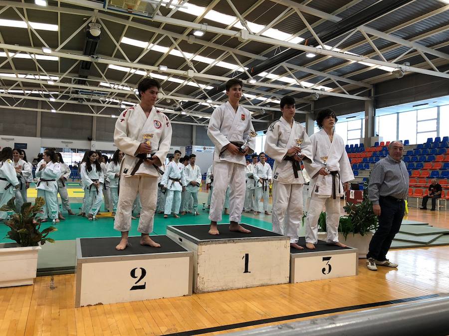 Un total de 25 judokas del Doryoku lograron subir al podio