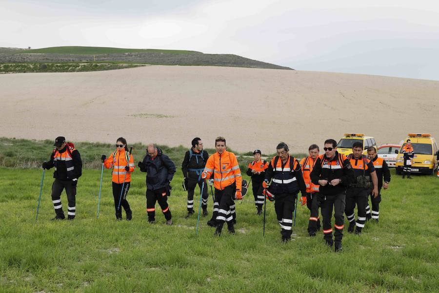 La Junta de Castilla y León organizó este fin de semana en Peñafiel un curso para voluntarios de Protección Civil sobre 'La búsqueda de personas desaparecidas en grandes áreas'. 